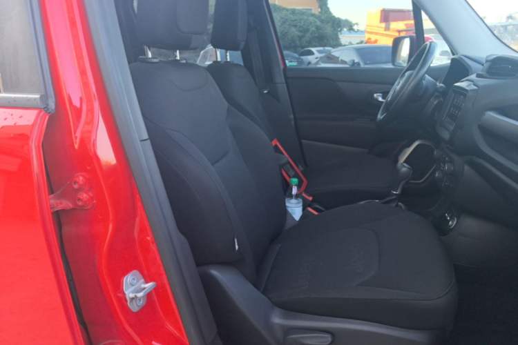 Used Jeep Renegade 2018 Connected Large Screen Version 180T Automatic Jingneng Version Right Front Seat