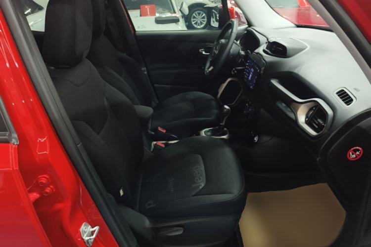 Used Jeep Renegade 2018 Connected Large Screen Version 180T Automatic High-Energy Edition Right Front Seat