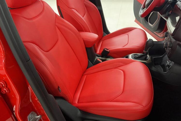 Used Jeep Renegade 2018 Connected Large Screen Version 180T Automatic High-Energy Edition Right Front Seat