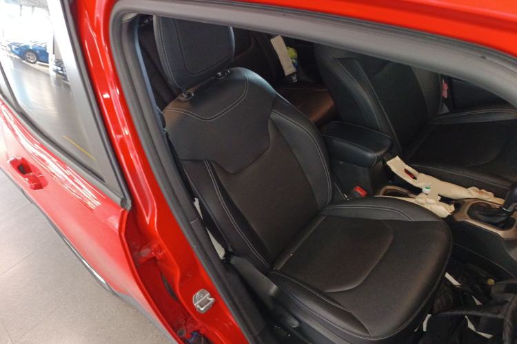 Used Jeep Renegade 2018 Connected Large Screen Version 180T Automatic High-Energy Edition Right Front Seat