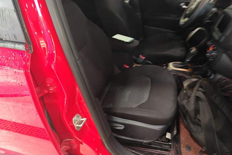 Used Jeep Renegade 2018 Connected Large Screen Version 180T Automatic High-Energy Edition Right Front Seat
