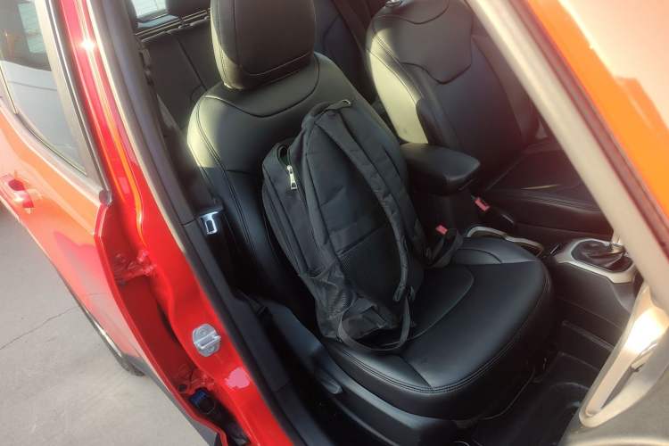 Used Jeep Renegade 2018 Connected Large Screen Version 180T Automatic High-Energy Edition Right Front Seat