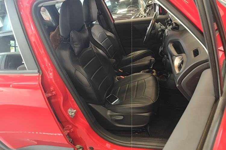 Used Jeep Renegade 2018 Connected Large Screen Version 180T Automatic Jingneng Version Right Front Seat