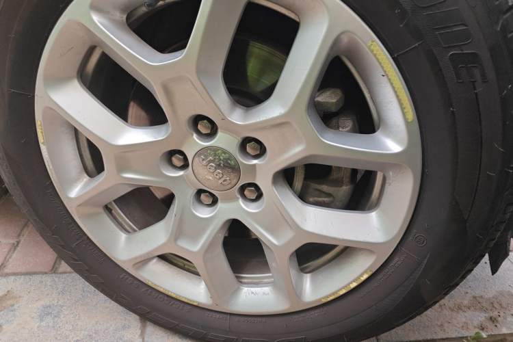 Used Jeep Renegade 2018 Connected Large Screen Version 180T Automatic High-Energy Edition Right Front Wheel Hub