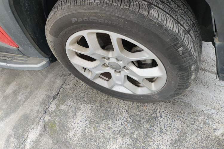 Used Jeep Renegade 2018 Connected Large Screen Version 180T Automatic Jingneng Version Right Front Wheel Hub