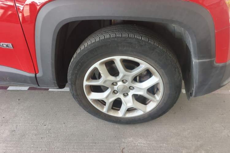 Used Jeep Renegade 2018 Connected Large Screen Version 180T Automatic High-Energy Edition Right Front Wheel Hub