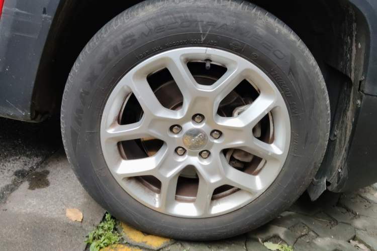 Used Jeep Renegade 2018 Connected Large Screen Version 180T Automatic Jingneng Version Right Front Wheel Hub