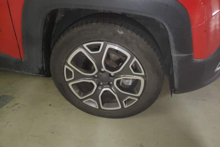 Used Jeep Renegade 2018 Connected Large Screen Version 180T Automatic Smart Version Right Front Wheel Hub
