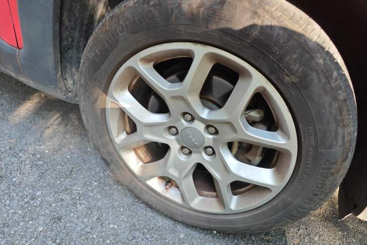 Used Jeep Renegade 2018 Connected Large Screen Version 180T Automatic High-Energy Edition Right Front Wheel Hub