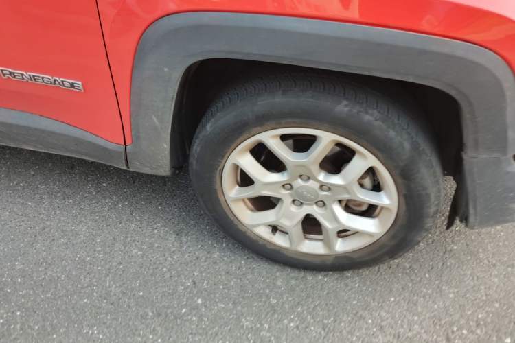 Used Jeep Renegade 2018 Connected Large Screen Version 180T Automatic Jingneng Version Right Front Wheel Hub