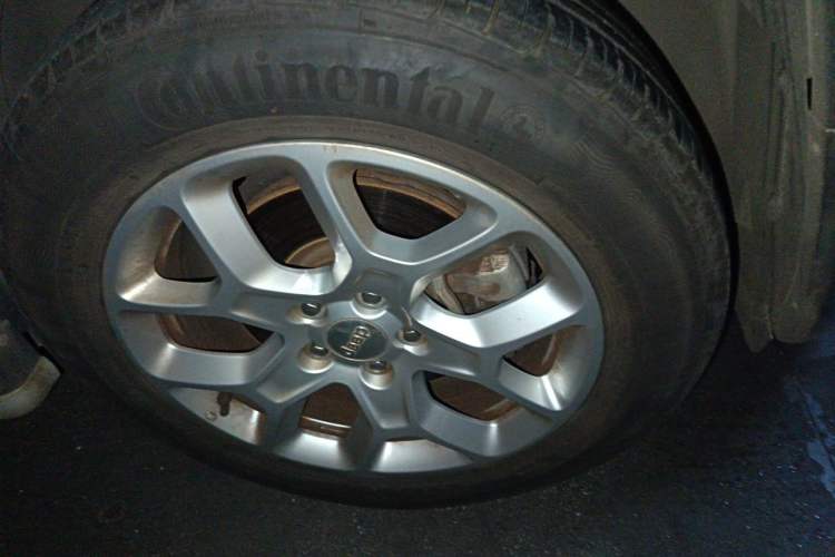 Used Jeep Renegade 2018 Connected Large Screen Version 180T Automatic Jingneng Version Right Front Wheel Hub