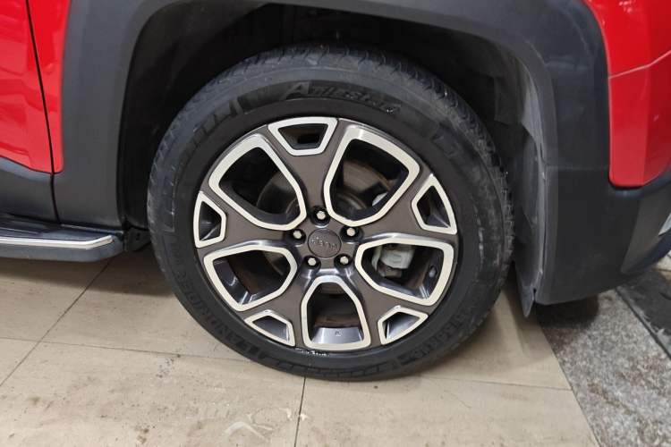Used Jeep Renegade 2018 Connected Large Screen Version 180T Automatic Smart Version Right Front Wheel Hub