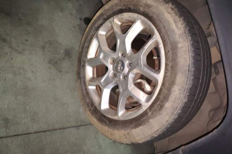 Used Jeep Renegade 2018 Connected Large Screen Version 180T Automatic High-Energy Edition Right Front Wheel Hub