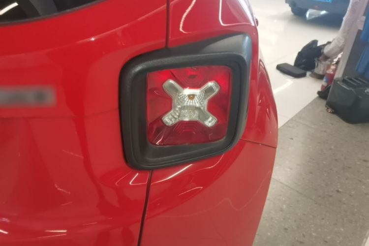 Used Jeep Renegade 2018 Connected Large Screen Version 180T Automatic Jingneng Version Right Rear Taillight