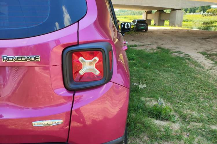 Used Jeep Renegade 2018 Connected Large Screen Version 180T Automatic High-Energy Edition Right Rear Taillight