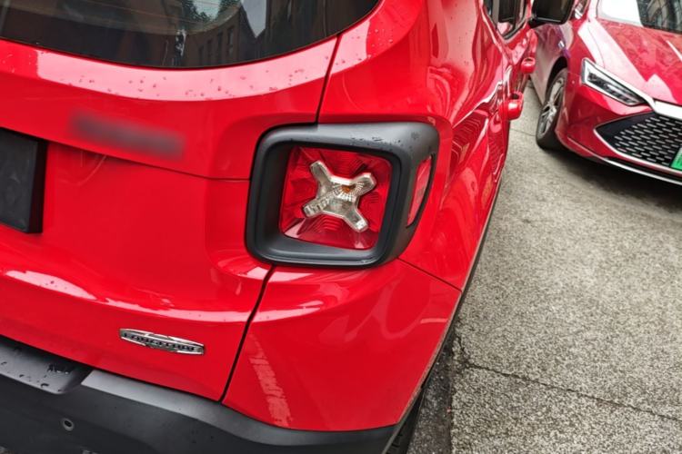Used Jeep Renegade 2018 Connected Large Screen Version 180T Automatic High-Energy Edition Right Rear Taillight