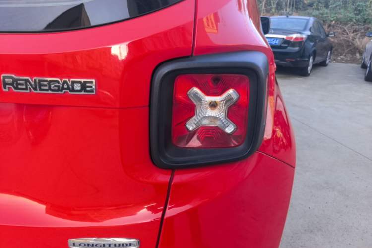 Used Jeep Renegade 2018 Connected Large Screen Version 180T Automatic Jingneng Version Right Rear Taillight