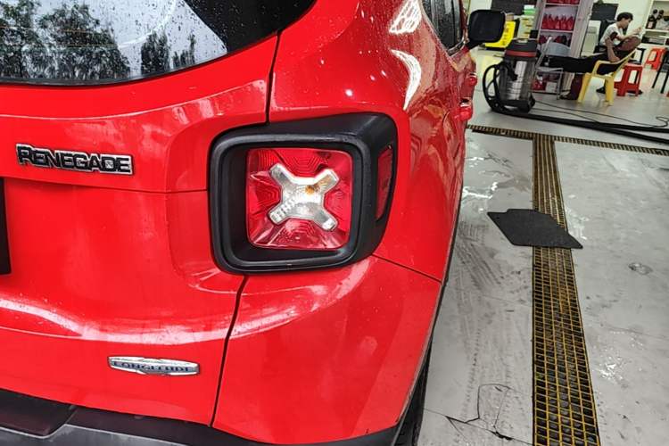 Used Jeep Renegade 2018 Connected Large Screen Version 180T Automatic High-Energy Edition Right Rear Taillight