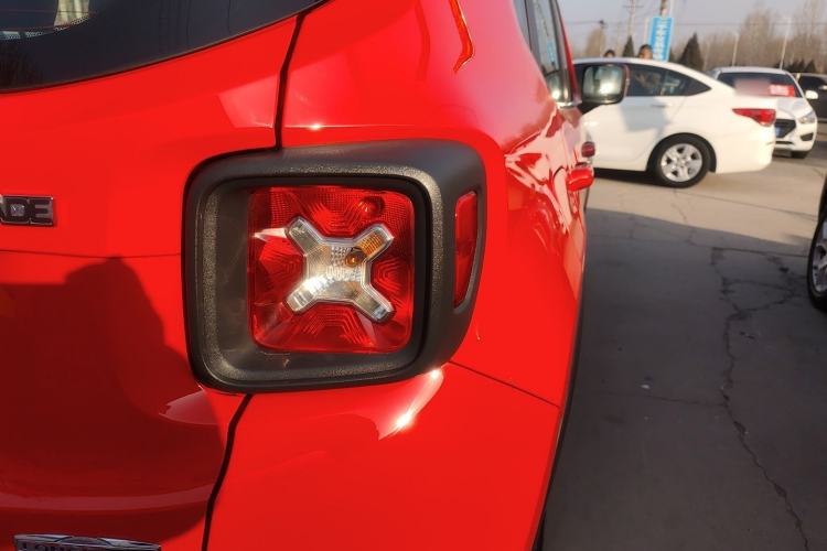 Used Jeep Renegade 2018 Connected Large Screen Version 180T Automatic High-Energy Edition Right Rear Taillight