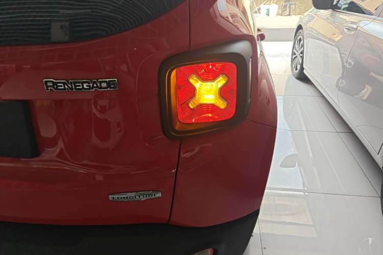 Used Jeep Renegade 2018 Connected Large Screen Version 180T Automatic High-Energy Edition Right Rear Taillight