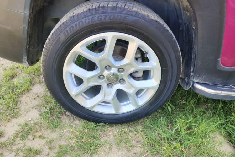 Used Jeep Renegade 2018 Connected Large Screen Version 180T Automatic High-Energy Edition Right Rear Wheel Hub