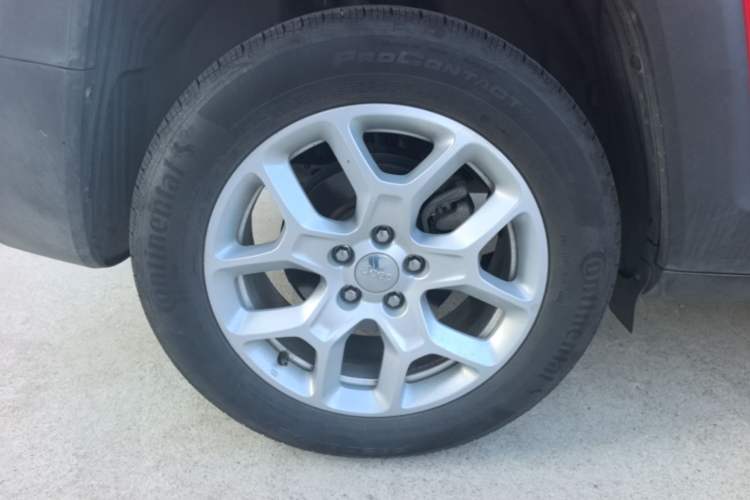 Used Jeep Renegade 2018 Connected Large Screen Version 180T Automatic Jingneng Version Right Rear Wheel Hub