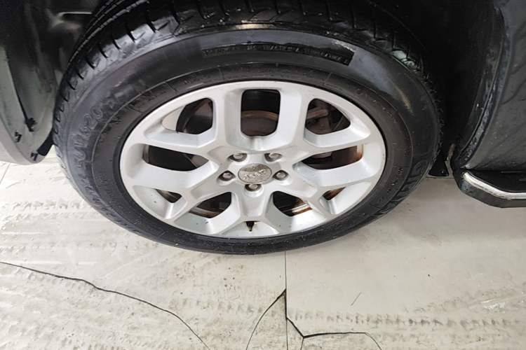 Used Jeep Renegade 2018 Connected Large Screen Version 180T Automatic High-Energy Edition Right Rear Wheel Hub