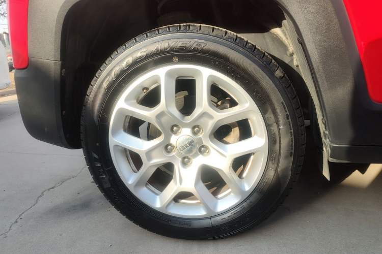 Used Jeep Renegade 2018 Connected Large Screen Version 180T Automatic High-Energy Edition Right Rear Wheel Hub