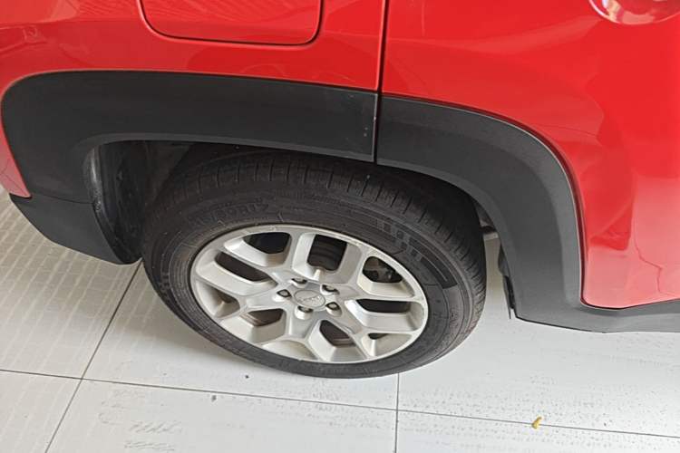 Used Jeep Renegade 2018 Connected Large Screen Version 180T Automatic High-Energy Edition Right Rear Wheel Hub
