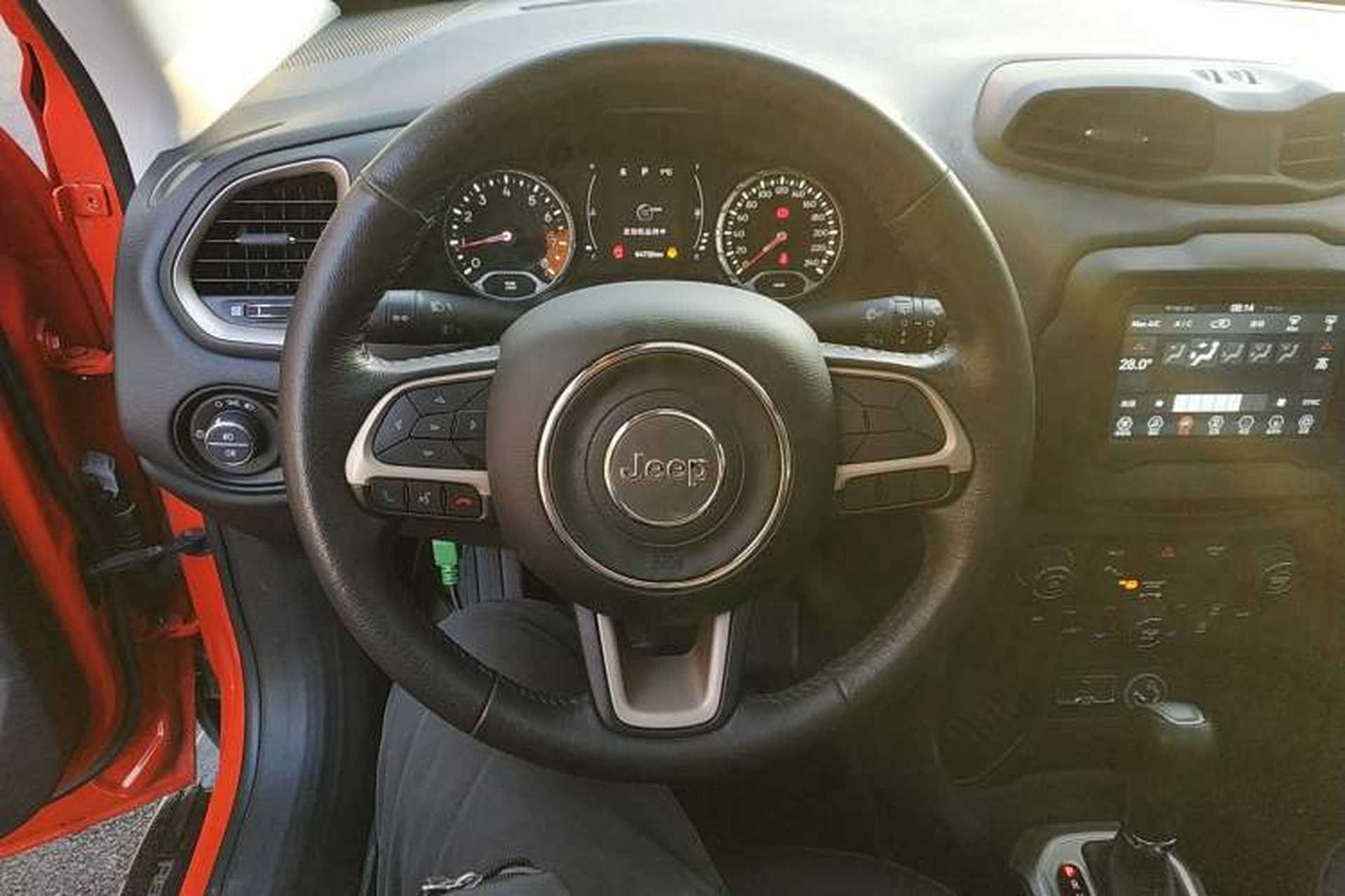 Used Jeep Renegade 2018 Connected Large Screen Version 180T Automatic Jingneng Version Steering Wheel