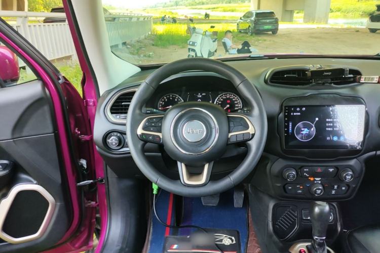Used Jeep Renegade 2018 Connected Large Screen Version 180T Automatic High-Energy Edition Steering Wheel