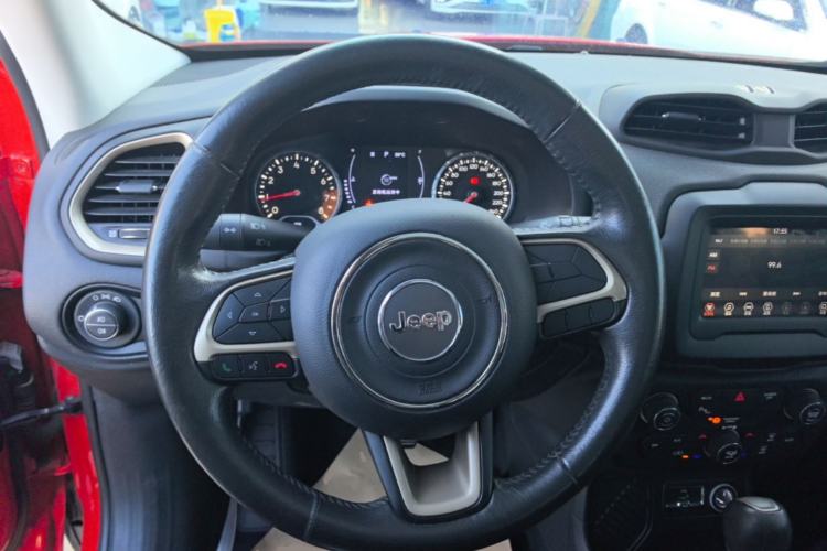 Used Jeep Renegade 2018 Connected Large Screen Version 180T Automatic Jingneng Version Steering Wheel