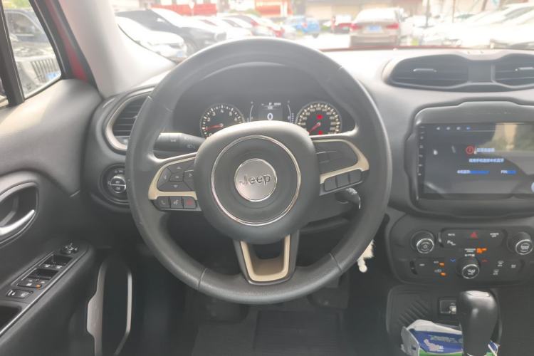 Used Jeep Renegade 2018 Connected Large Screen Version 180T Automatic High-Energy Edition Steering Wheel