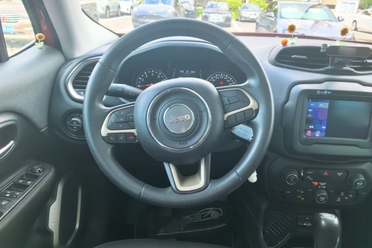Used Jeep Renegade 2018 Connected Large Screen Version 180T Automatic High-Energy Edition Steering Wheel