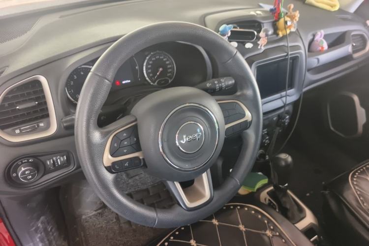 Used Jeep Renegade 2018 Connected Large Screen Version 180T Automatic High-Energy Edition Steering Wheel