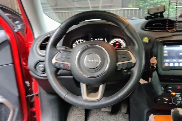 Used Jeep Renegade 2018 Connected Large Screen Version 180T Automatic Jingneng Version Steering Wheel