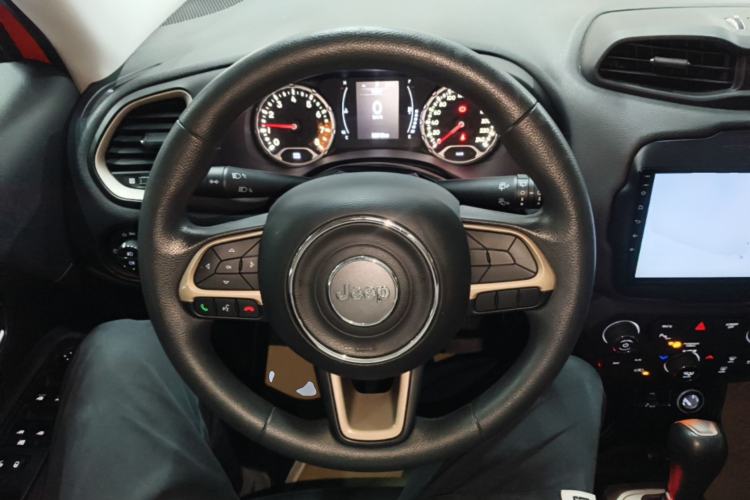 Used Jeep Renegade 2018 Connected Large Screen Version 180T Automatic High-Energy Edition Steering Wheel