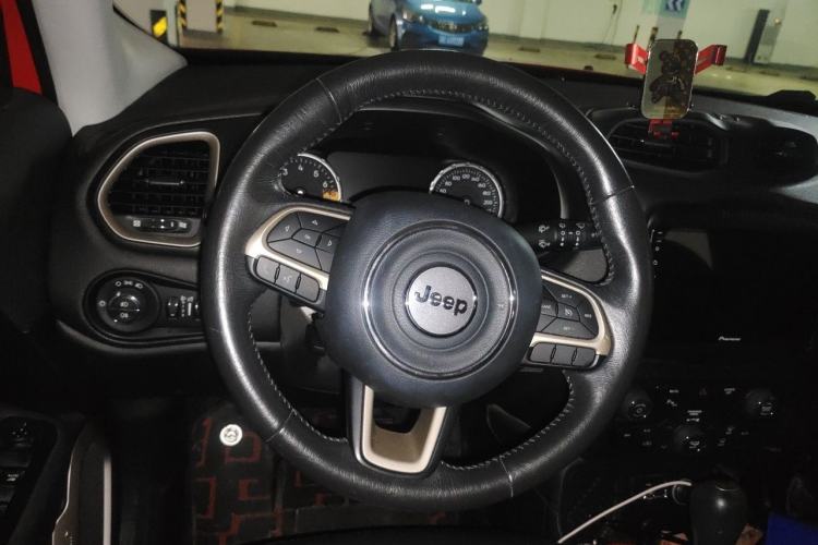 Used Jeep Renegade 2018 Connected Large Screen Version 180T Automatic Smart Version Steering Wheel