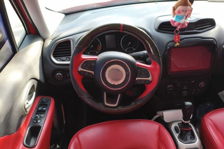 Used Jeep Renegade 2018 Connected Large Screen Version 180T Automatic High-Energy Edition Steering Wheel