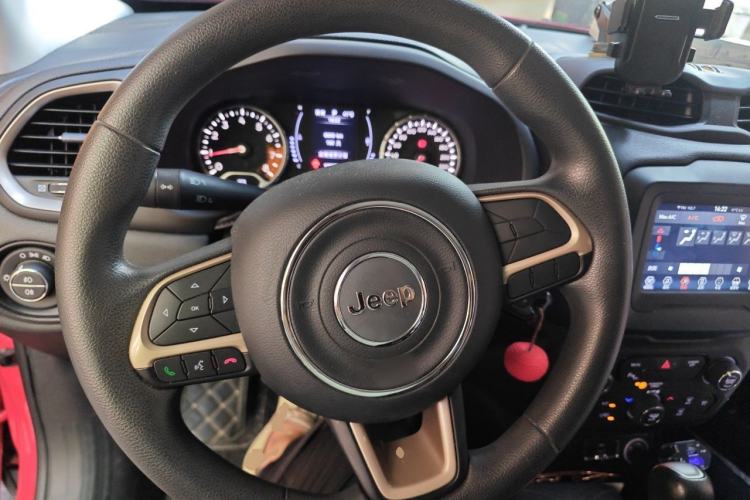 Used Jeep Renegade 2018 Connected Large Screen Version 180T Automatic High-Energy Edition Steering Wheel