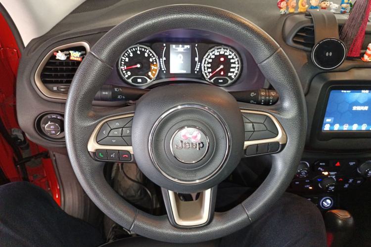 Used Jeep Renegade 2018 Connected Large Screen Version 180T Automatic High-Energy Edition Steering Wheel