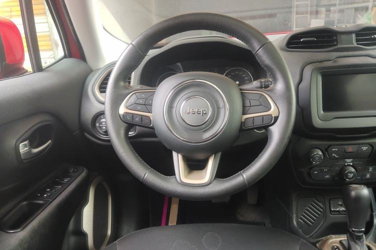 Used Jeep Renegade 2018 Connected Large Screen Version 180T Automatic Jingneng Version Steering Wheel
