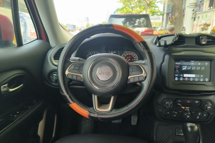 Used Jeep Renegade 2018 Connected Large Screen Version 180T Automatic High-Energy Edition Steering Wheel