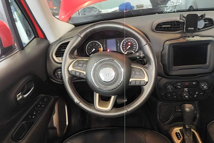 Used Jeep Renegade 2018 Connected Large Screen Version 180T Automatic Jingneng Version Steering Wheel
