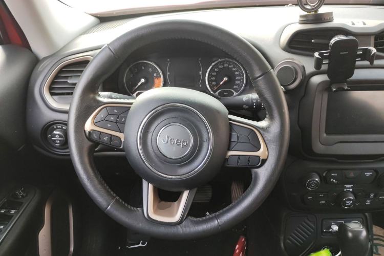 Used Jeep Renegade 2018 Connected Large Screen Version 180T Automatic Jingneng Version Steering Wheel