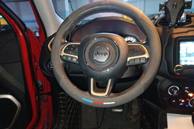 Used Jeep Renegade 2018 Connected Large Screen Version 180T Automatic Jingneng Version Steering Wheel