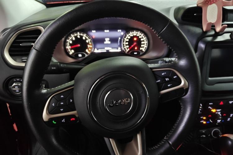 Used Jeep Renegade 2018 Connected Large Screen Version 180T Automatic Smart Version Steering Wheel