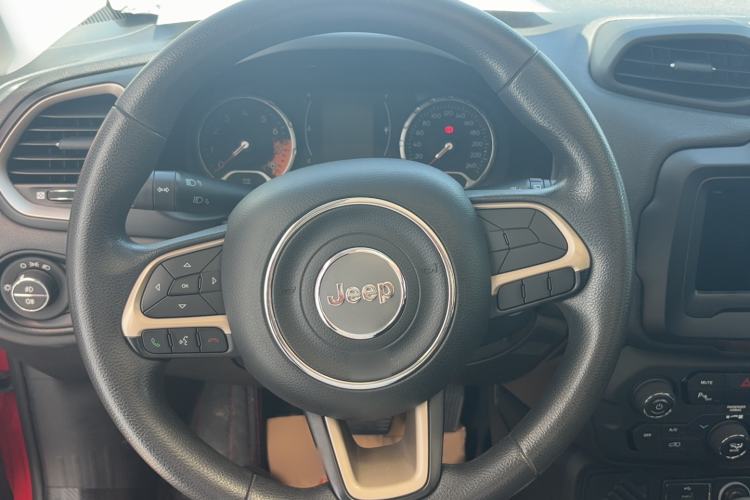Used Jeep Renegade 2018 Connected Large Screen Version 180T Automatic High-Energy Edition Steering Wheel