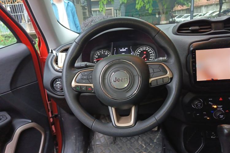 Used Jeep Renegade 2018 Connected Large Screen Version 180T Automatic High-Energy Edition Steering Wheel
