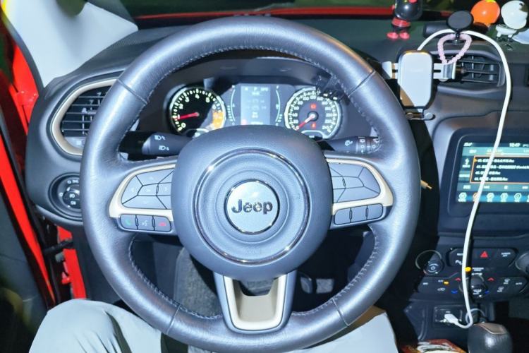 Used Jeep Renegade 2018 Connected Large Screen Version 180TS Automatic High-Energy Edition Steering Wheel